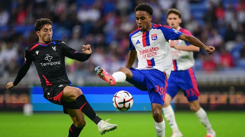 Besiktas gặp khó trước Crystal Palace